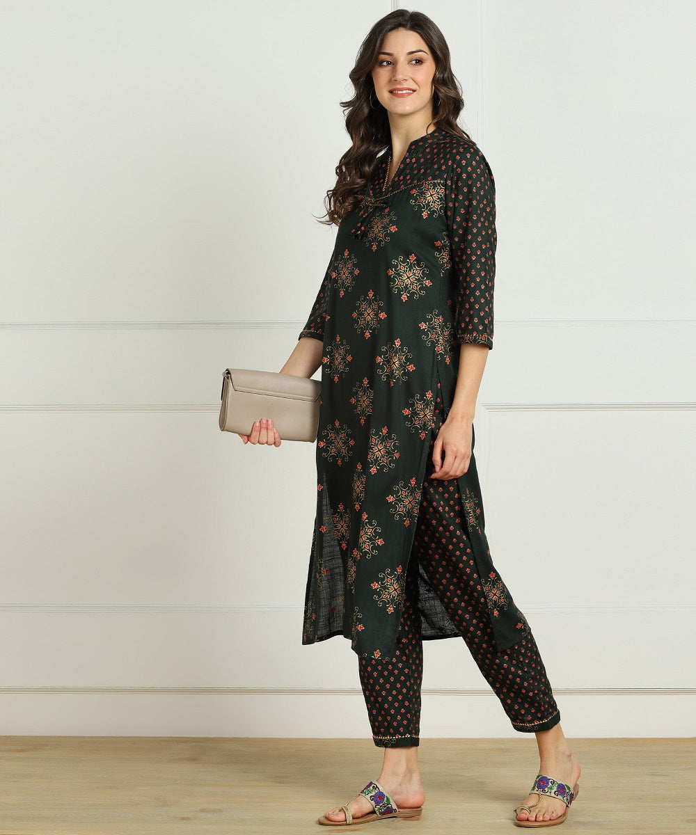 Ryon Slub Gold Print Gota Work Kurta Pant Set - Green