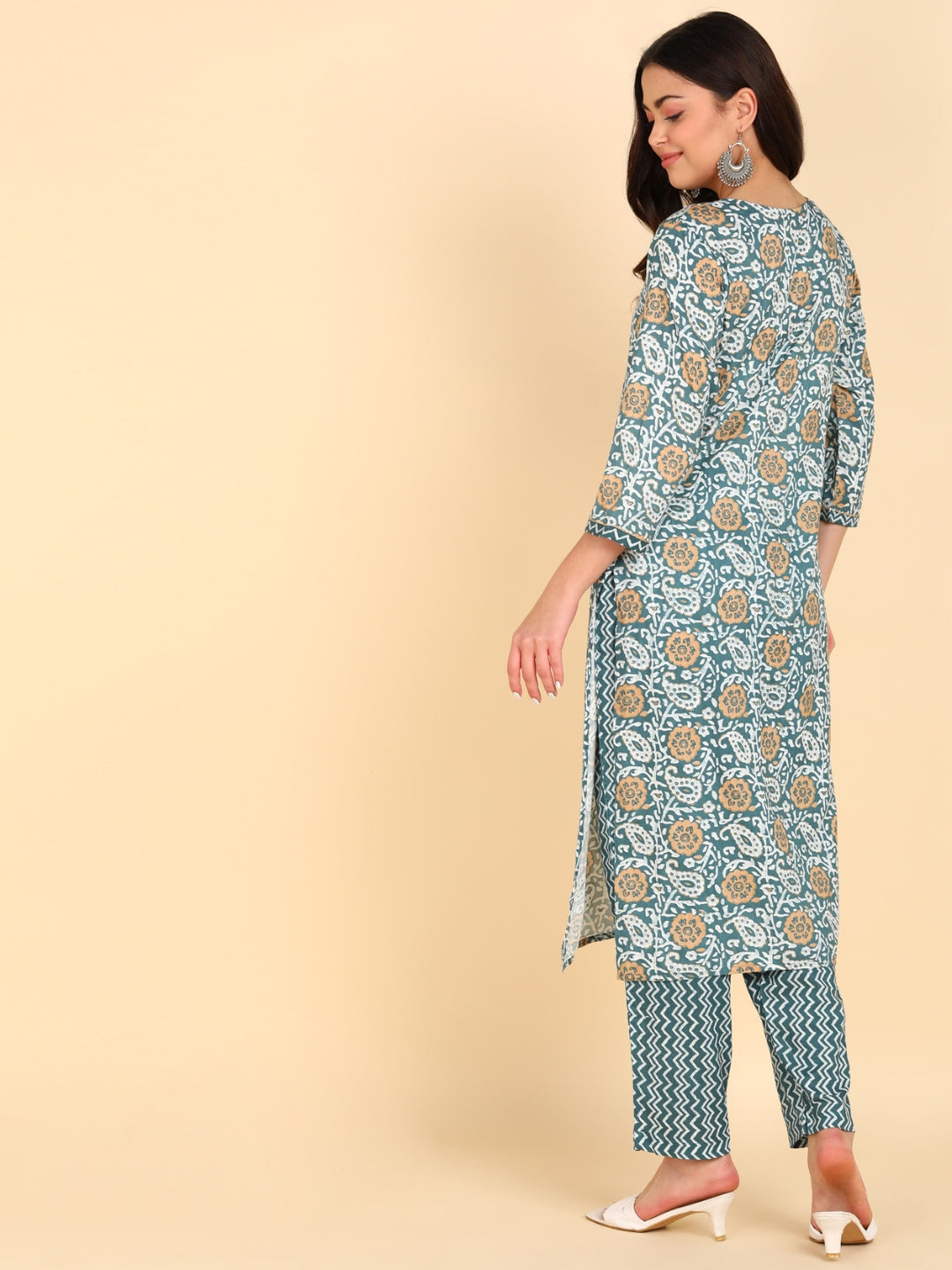 Paisly Print Handwork Kurta Pant Set - Grey