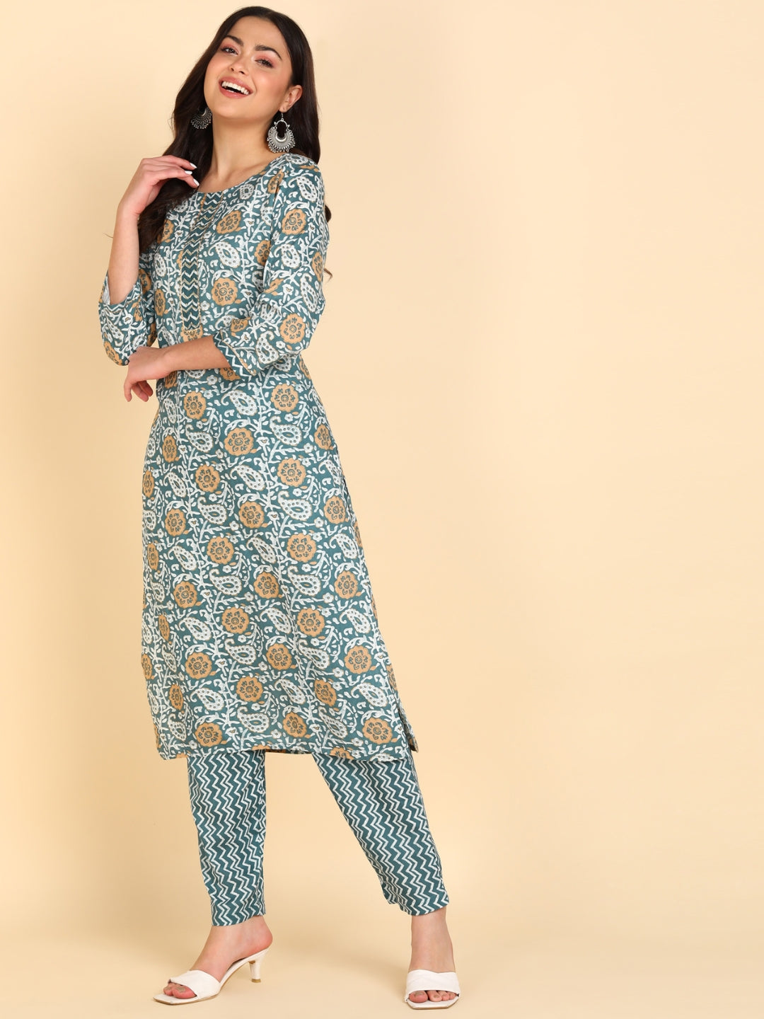 Paisly Print Handwork Kurta Pant Set - Grey