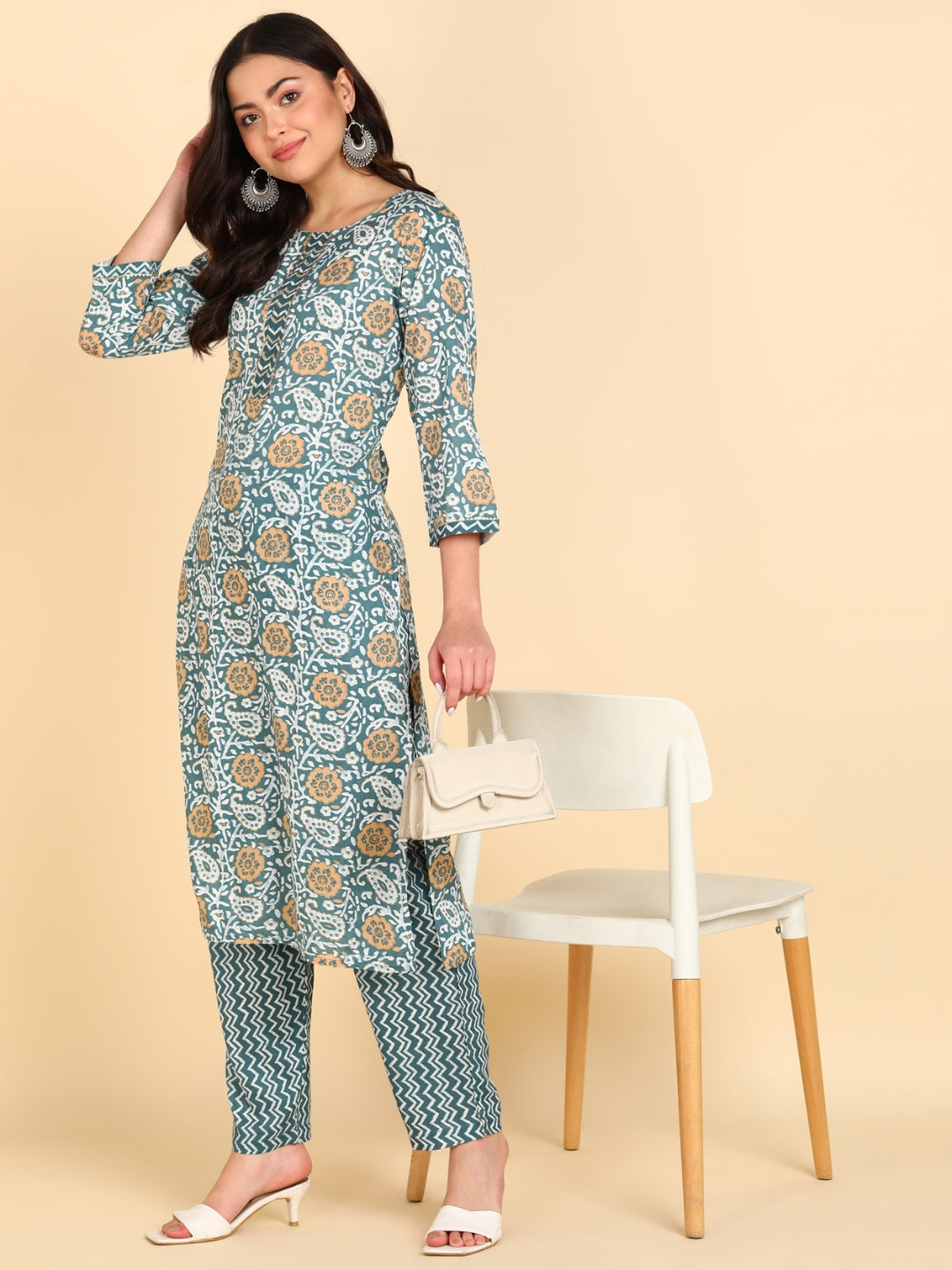 Paisly Print Handwork Kurta Pant Set - Grey